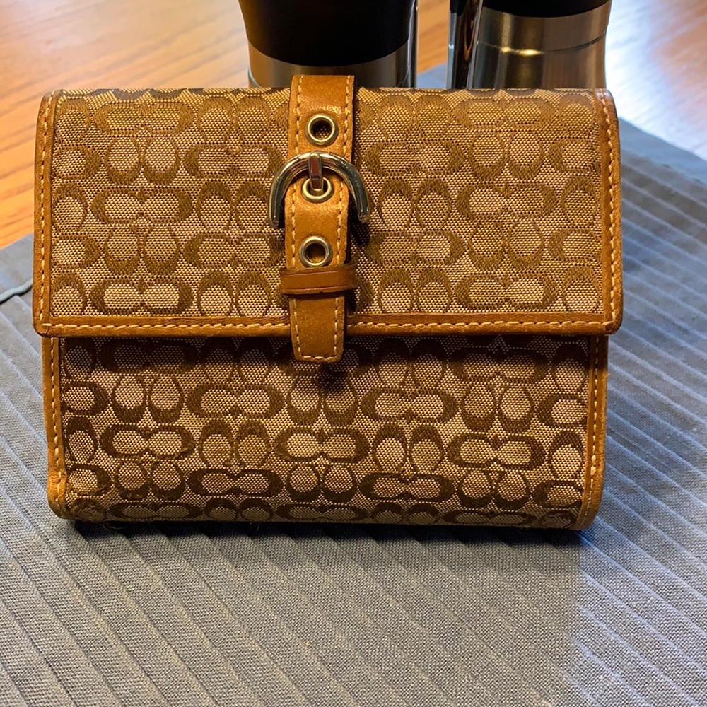 Classic Coach wallet with cream lined interior